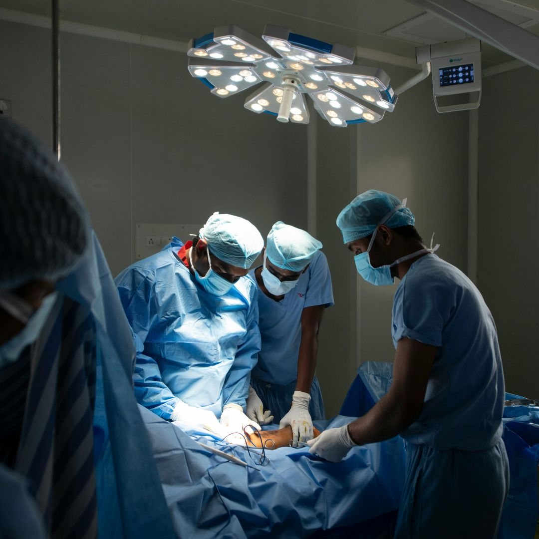 Thyroid surgery in an operating theatre